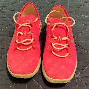 Women’s UA shoes